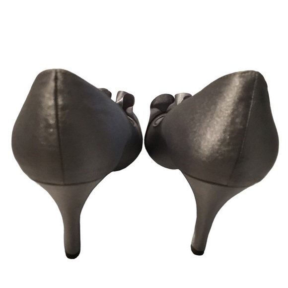 Nina Silver Satin Bow Open Toe Heels Pumps size 8 - Picture 4 of 5